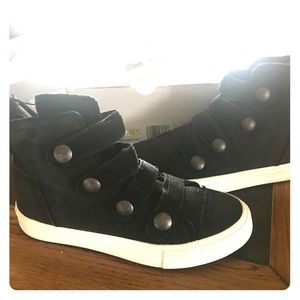 Blowfish sneakers size 7